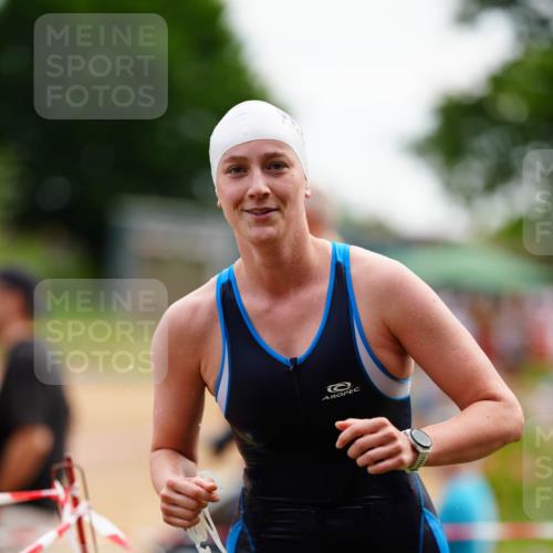 21.06.2026 - 29. Vierlanden-Triathlon LAZAROV Photography http://msf.ph/oto/9864152 21.06.2026 11:20:06 Schwimmen 827, 893, 901 meine-sportfotos.de
