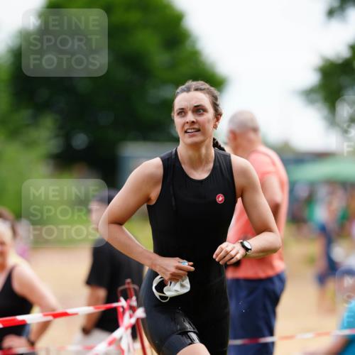 21.06.2026 - 29. Vierlanden-Triathlon LAZAROV Photography http://msf.ph/oto/9864222 21.06.2026 11:20:47 Schwimmen 887, 892 meine-sportfotos.de