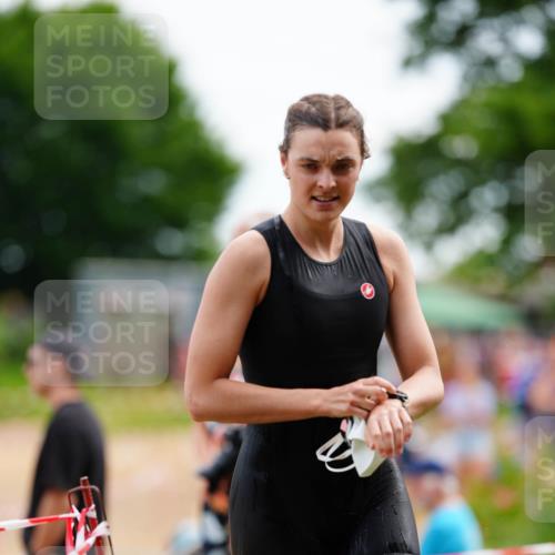21.06.2026 - 29. Vierlanden-Triathlon LAZAROV Photography http://msf.ph/oto/9864225 21.06.2026 11:20:47 Schwimmen 887, 892 meine-sportfotos.de