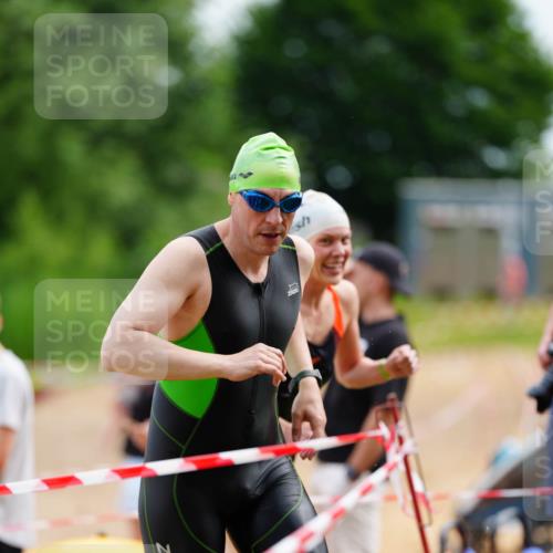 21.06.2026 - 29. Vierlanden-Triathlon LAZAROV Photography http://msf.ph/oto/9864230 21.06.2026 11:21:07 Schwimmen 788, 891, 897 meine-sportfotos.de