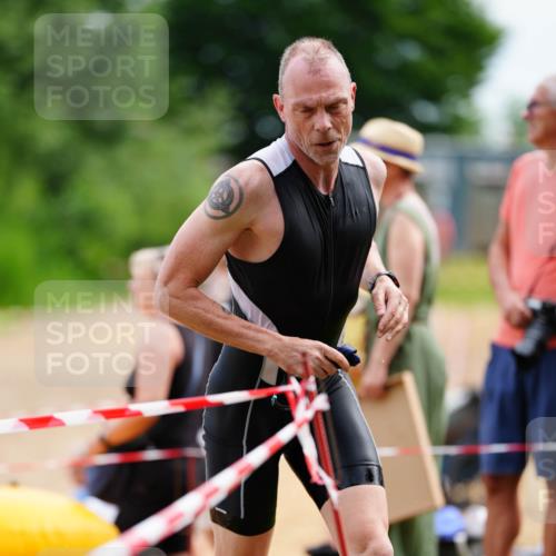 21.06.2026 - 29. Vierlanden-Triathlon LAZAROV Photography http://msf.ph/oto/9864266 21.06.2026 11:21:29 Schwimmen 768, 793 meine-sportfotos.de