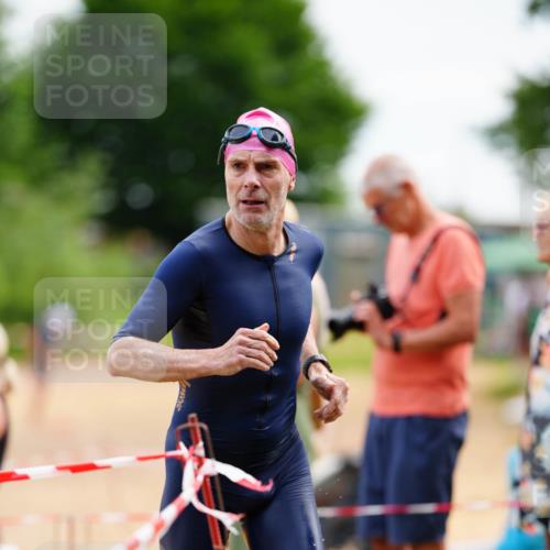 21.06.2026 - 29. Vierlanden-Triathlon LAZAROV Photography http://msf.ph/oto/9864274 21.06.2026 11:21:54 Schwimmen 806 meine-sportfotos.de