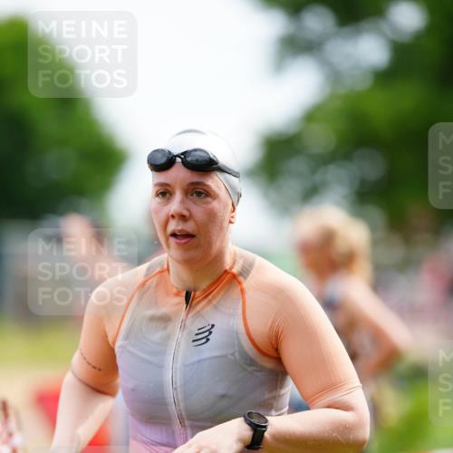 21.06.2026 - 29. Vierlanden-Triathlon LAZAROV Photography http://msf.ph/oto/9864338 21.06.2026 11:22:49 Schwimmen 841, 878, 885 meine-sportfotos.de