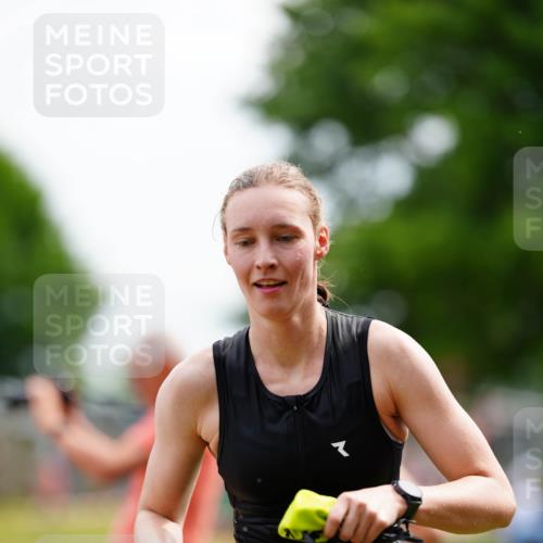 21.06.2026 - 29. Vierlanden-Triathlon LAZAROV Photography http://msf.ph/oto/9864342 21.06.2026 11:22:52 Schwimmen 878, 885 meine-sportfotos.de