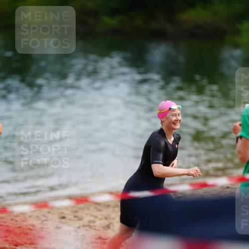 21.06.2026 - 29. Vierlanden-Triathlon LAZAROV Photography http://msf.ph/oto/9864457 21.06.2026 11:25:01 Schwimmen 832, 860 meine-sportfotos.de