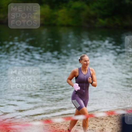 21.06.2026 - 29. Vierlanden-Triathlon LAZAROV Photography http://msf.ph/oto/9864459 21.06.2026 11:25:01 Schwimmen 832, 860 meine-sportfotos.de