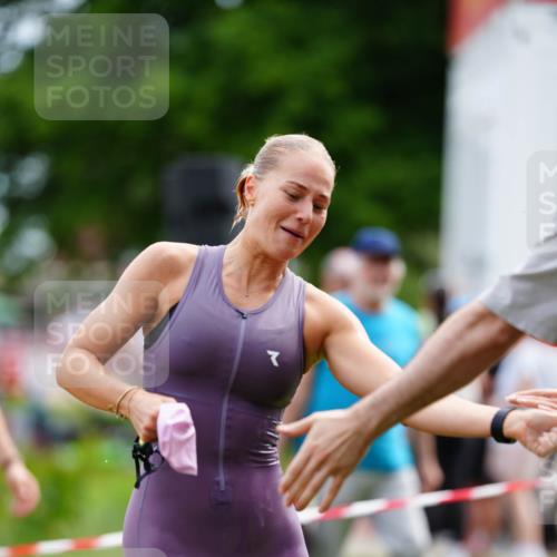 21.06.2026 - 29. Vierlanden-Triathlon LAZAROV Photography http://msf.ph/oto/9864472 21.06.2026 11:25:07 Schwimmen 832, 860, 894 meine-sportfotos.de