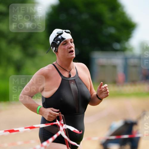 21.06.2026 - 29. Vierlanden-Triathlon LAZAROV Photography http://msf.ph/oto/9864477 21.06.2026 11:25:11 Schwimmen 832, 860, 894 meine-sportfotos.de
