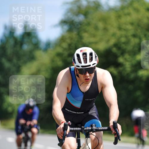21.06.2026 - Viking Triathlon Michael Burmester http://msf.ph/oto/9864483 21.06.2026 11:48:44 Radfahren 125, 150, 250, 250, 283, 291, 305, 307, 434, 473, 553, 616, 622, 669 meine-sportfotos.de