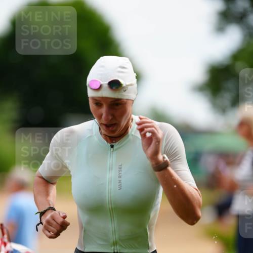 21.06.2026 - 29. Vierlanden-Triathlon LAZAROV Photography http://msf.ph/oto/9864484 21.06.2026 11:25:27 Schwimmen 881, 889 meine-sportfotos.de