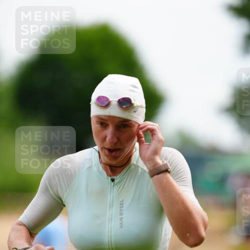 21.06.2026 - 29. Vierlanden-Triathlon LAZAROV Photography http://msf.ph/oto/9864485 21.06.2026 11:25:27 Schwimmen 881, 889 meine-sportfotos.de