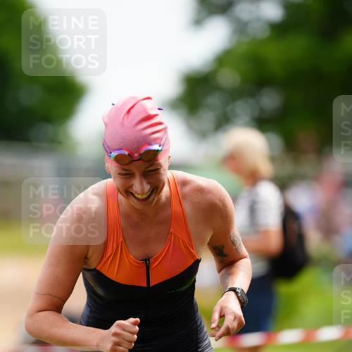 21.06.2026 - 29. Vierlanden-Triathlon LAZAROV Photography http://msf.ph/oto/9864494 21.06.2026 11:25:33 Schwimmen 881, 889 meine-sportfotos.de