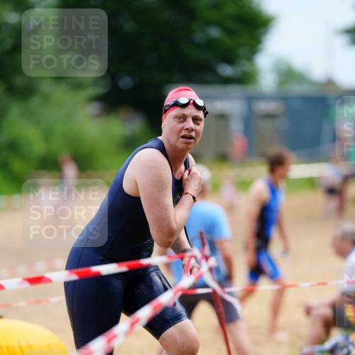 21.06.2026 - 29. Vierlanden-Triathlon LAZAROV Photography http://msf.ph/oto/9864613 21.06.2026 11:29:40 Schwimmen 851, 895 meine-sportfotos.de