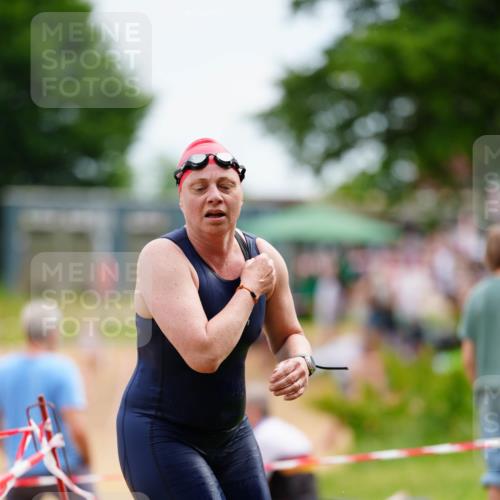 21.06.2026 - 29. Vierlanden-Triathlon LAZAROV Photography http://msf.ph/oto/9864614 21.06.2026 11:29:40 Schwimmen 851, 895 meine-sportfotos.de