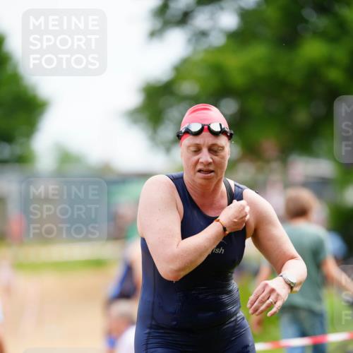 21.06.2026 - 29. Vierlanden-Triathlon LAZAROV Photography http://msf.ph/oto/9864617 21.06.2026 11:29:41 Schwimmen 851, 895 meine-sportfotos.de