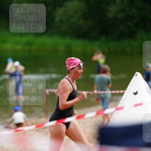 21.06.2026 - 29. Vierlanden-Triathlon LAZAROV Photography http://msf.ph/oto/9864628 21.06.2026 11:30:53 Schwimmen 877 meine-sportfotos.de