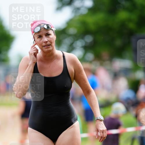 21.06.2026 - 29. Vierlanden-Triathlon LAZAROV Photography http://msf.ph/oto/9864646 21.06.2026 11:30:57 Schwimmen 877 meine-sportfotos.de