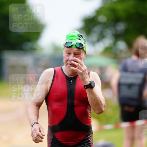 21.06.2026 - 29. Vierlanden-Triathlon LAZAROV Photography http://msf.ph/oto/9864681 21.06.2026 11:41:24 Schwimmen 810 meine-sportfotos.de