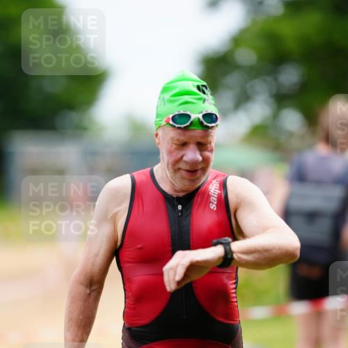 21.06.2026 - 29. Vierlanden-Triathlon LAZAROV Photography http://msf.ph/oto/9864684 21.06.2026 11:41:24 Schwimmen 810 meine-sportfotos.de