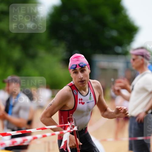 21.06.2026 - 29. Vierlanden-Triathlon LAZAROV Photography http://msf.ph/oto/9864695 21.06.2026 12:00:42 Schwimmen 918, 944, 955 meine-sportfotos.de