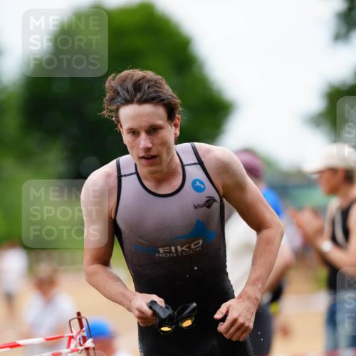 21.06.2026 - 29. Vierlanden-Triathlon LAZAROV Photography http://msf.ph/oto/9864701 21.06.2026 12:00:45 Schwimmen 918, 944, 955 meine-sportfotos.de