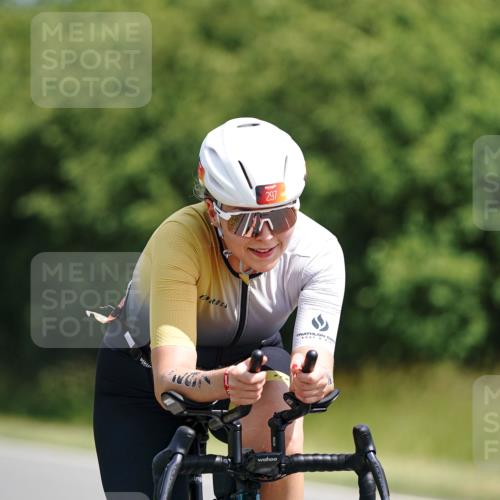 21.06.2026 - Viking Triathlon Michael Burmester http://msf.ph/oto/9864710 21.06.2026 11:50:04 Radfahren 40, 76, 93, 152, 156, 218, 244, 272, 297, 300, 333, 346, 393, 482, 492, 493, 519, 528, 614, 614, 633, 633 meine-sportfotos.de