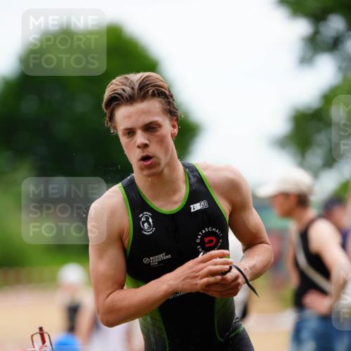 21.06.2026 - 29. Vierlanden-Triathlon LAZAROV Photography http://msf.ph/oto/9864752 21.06.2026 12:01:36 Schwimmen 909, 947, 952, 953, 958, 966, 970, 974 meine-sportfotos.de