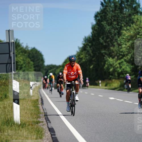 21.06.2026 - Viking Triathlon Michael Burmester http://msf.ph/oto/9864768 21.06.2026 11:50:29 Radfahren 33, 76, 88, 92, 107, 151, 174, 229, 272, 297, 351, 376, 385, 414, 422, 512, 557, 574, 618, 641, 641 meine-sportfotos.de