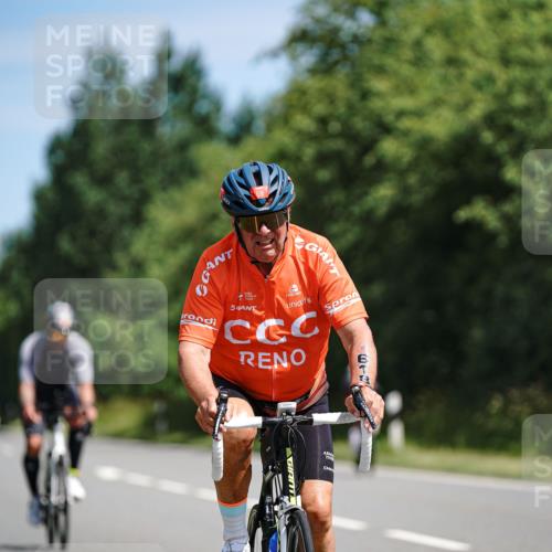 21.06.2026 - Viking Triathlon Michael Burmester http://msf.ph/oto/9864784 21.06.2026 11:50:32 Radfahren 33, 76, 88, 92, 107, 151, 174, 195, 229, 297, 351, 376, 385, 414, 422, 512, 557, 574, 618, 641, 641 meine-sportfotos.de