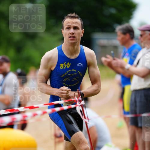 21.06.2026 - 29. Vierlanden-Triathlon LAZAROV Photography http://msf.ph/oto/9864786 21.06.2026 12:02:12 Schwimmen 910, 935, 950 meine-sportfotos.de