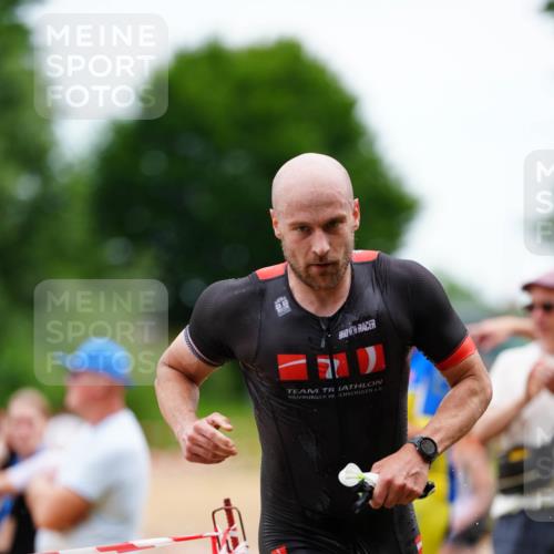 21.06.2026 - 29. Vierlanden-Triathlon LAZAROV Photography http://msf.ph/oto/9864853 21.06.2026 12:03:00 Schwimmen 907, 922, 924 meine-sportfotos.de