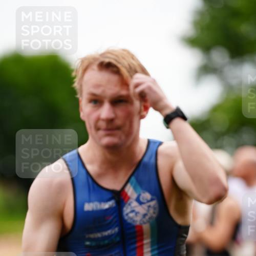 21.06.2026 - 29. Vierlanden-Triathlon LAZAROV Photography http://msf.ph/oto/9864857 21.06.2026 12:03:01 Schwimmen 907, 922, 924 meine-sportfotos.de