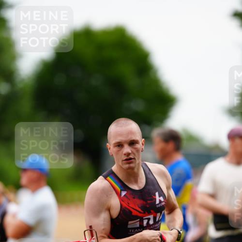 21.06.2026 - 29. Vierlanden-Triathlon LAZAROV Photography http://msf.ph/oto/9864860 21.06.2026 12:03:03 Schwimmen 907, 922, 924 meine-sportfotos.de