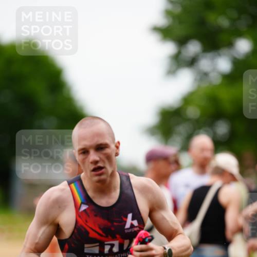 21.06.2026 - 29. Vierlanden-Triathlon LAZAROV Photography http://msf.ph/oto/9864863 21.06.2026 12:03:03 Schwimmen 907, 922, 924 meine-sportfotos.de
