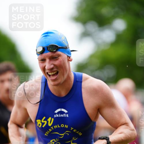 21.06.2026 - 29. Vierlanden-Triathlon LAZAROV Photography http://msf.ph/oto/9864881 21.06.2026 12:03:27 Schwimmen 915, 916, 929, 937, 948, 949, 961, 981 meine-sportfotos.de