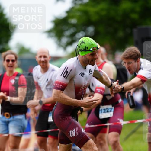 21.06.2026 - 29. Vierlanden-Triathlon LAZAROV Photography http://msf.ph/oto/9864916 21.06.2026 12:05:51 Schwimmen 968, 979 meine-sportfotos.de