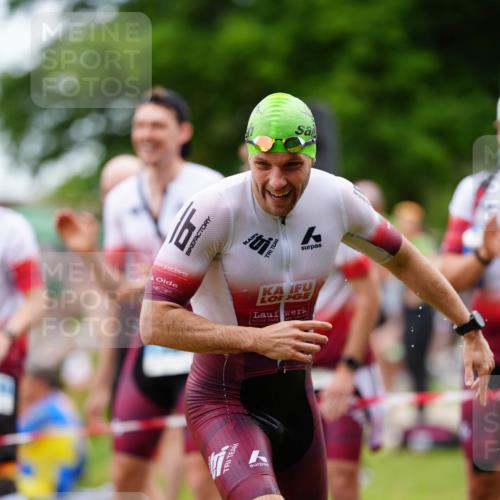 21.06.2026 - 29. Vierlanden-Triathlon LAZAROV Photography http://msf.ph/oto/9864921 21.06.2026 12:05:52 Schwimmen 968, 979 meine-sportfotos.de
