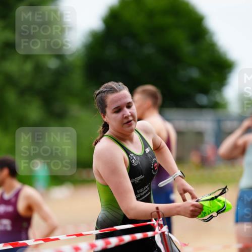 21.06.2026 - 29. Vierlanden-Triathlon LAZAROV Photography http://msf.ph/oto/9864933 21.06.2026 12:27:06 Schwimmen 983, 995, 1008, 1011 meine-sportfotos.de