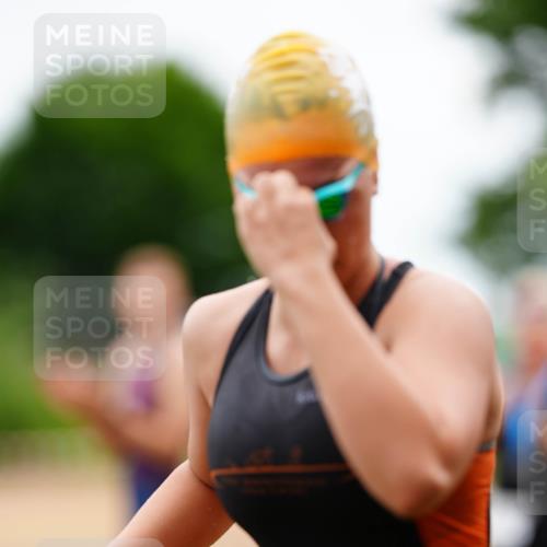 21.06.2026 - 29. Vierlanden-Triathlon LAZAROV Photography http://msf.ph/oto/9864947 21.06.2026 12:27:13 Schwimmen 983, 995, 1008, 1011 meine-sportfotos.de