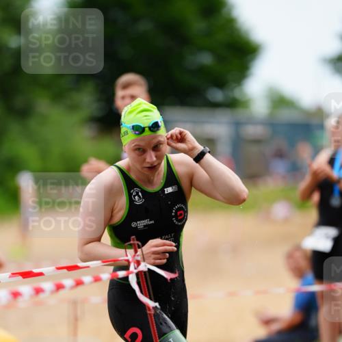 21.06.2026 - 29. Vierlanden-Triathlon LAZAROV Photography http://msf.ph/oto/9864974 21.06.2026 12:27:46 Schwimmen 1002, 1007 meine-sportfotos.de