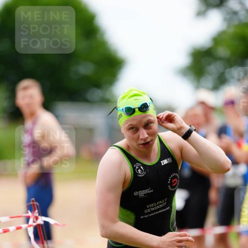 21.06.2026 - 29. Vierlanden-Triathlon LAZAROV Photography http://msf.ph/oto/9864978 21.06.2026 12:27:46 Schwimmen 1002, 1007 meine-sportfotos.de