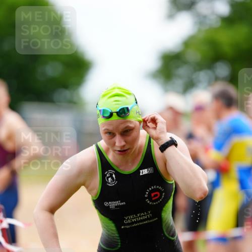 21.06.2026 - 29. Vierlanden-Triathlon LAZAROV Photography http://msf.ph/oto/9864979 21.06.2026 12:27:46 Schwimmen 1002, 1007 meine-sportfotos.de