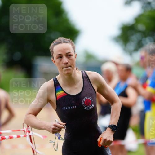 21.06.2026 - 29. Vierlanden-Triathlon LAZAROV Photography http://msf.ph/oto/9864997 21.06.2026 12:28:06 Schwimmen 991, 1006, 1015, 1017 meine-sportfotos.de
