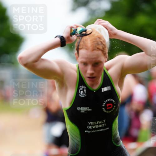 21.06.2026 - 29. Vierlanden-Triathlon LAZAROV Photography http://msf.ph/oto/9865002 21.06.2026 12:28:08 Schwimmen 991, 1006, 1015, 1017 meine-sportfotos.de