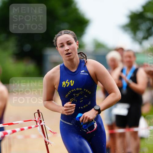 21.06.2026 - 29. Vierlanden-Triathlon LAZAROV Photography http://msf.ph/oto/9865021 21.06.2026 12:28:23 Schwimmen 1009, 1010 meine-sportfotos.de