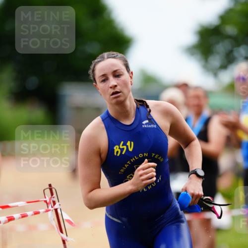 21.06.2026 - 29. Vierlanden-Triathlon LAZAROV Photography http://msf.ph/oto/9865022 21.06.2026 12:28:23 Schwimmen 1009, 1010 meine-sportfotos.de