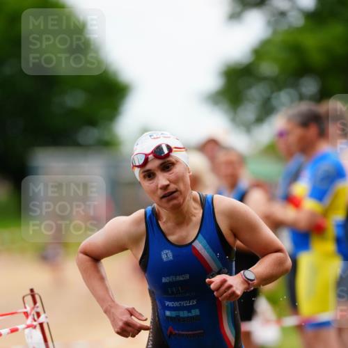 21.06.2026 - 29. Vierlanden-Triathlon LAZAROV Photography http://msf.ph/oto/9865049 21.06.2026 12:28:49 Schwimmen 990, 997, 1018 meine-sportfotos.de