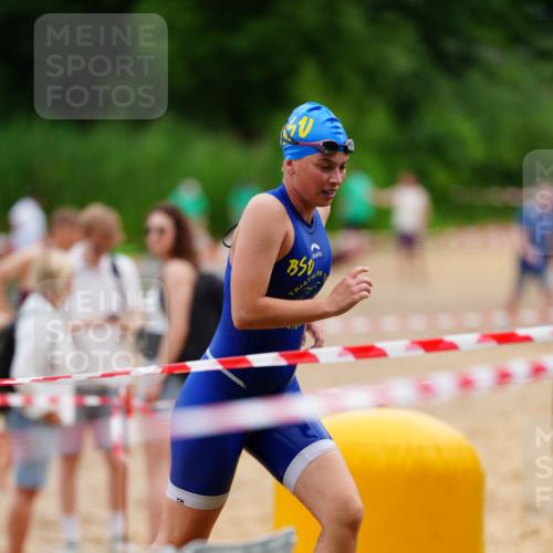 21.06.2026 - 29. Vierlanden-Triathlon LAZAROV Photography http://msf.ph/oto/9865085 21.06.2026 12:29:46 Schwimmen 1012 meine-sportfotos.de