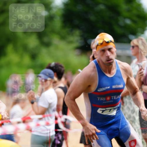 21.06.2026 - 29. Vierlanden-Triathlon LAZAROV Photography http://msf.ph/oto/9865184 21.06.2026 12:57:21 Schwimmen 1042, 1043, 1048 meine-sportfotos.de