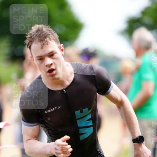 21.06.2026 - 29. Vierlanden-Triathlon LAZAROV Photography http://msf.ph/oto/9865199 21.06.2026 12:57:35 Schwimmen 1052, 1056 meine-sportfotos.de